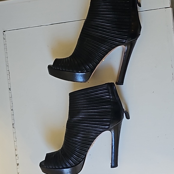 Prada bootie heals - Picture 5 of 8
